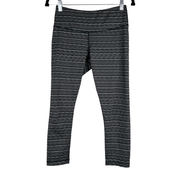 90 Degree by Reflex Black & White Striped Cropped Athletic Leggings Size Small - Picture 1 of 8